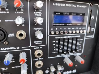 Amplificador con mesa medcladora