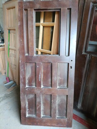 Puerta entrada de madera 