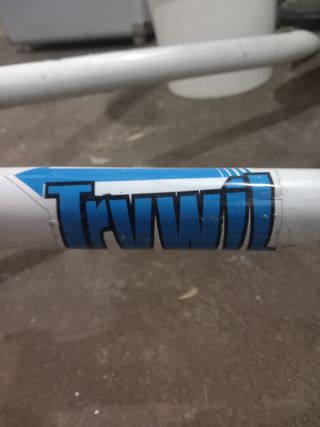 Patinete Trywill en V con freno tres rue