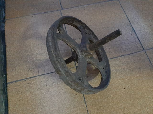 RUOTA IN FERRO ANTICO