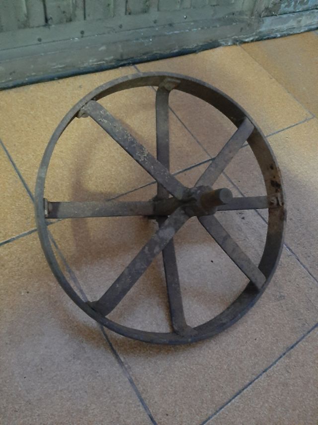 RUOTA IN FERRO ANTICO