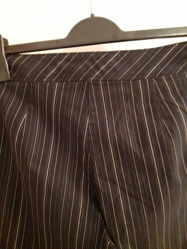 Pantaloni neri con righe