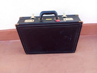 Maletin de cuero con código de apertura