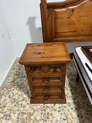 Cabecero y mesitas de noche