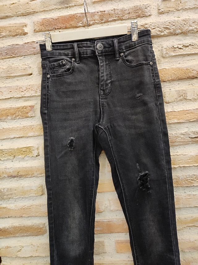 Pitillo negro rotos Stradivarius