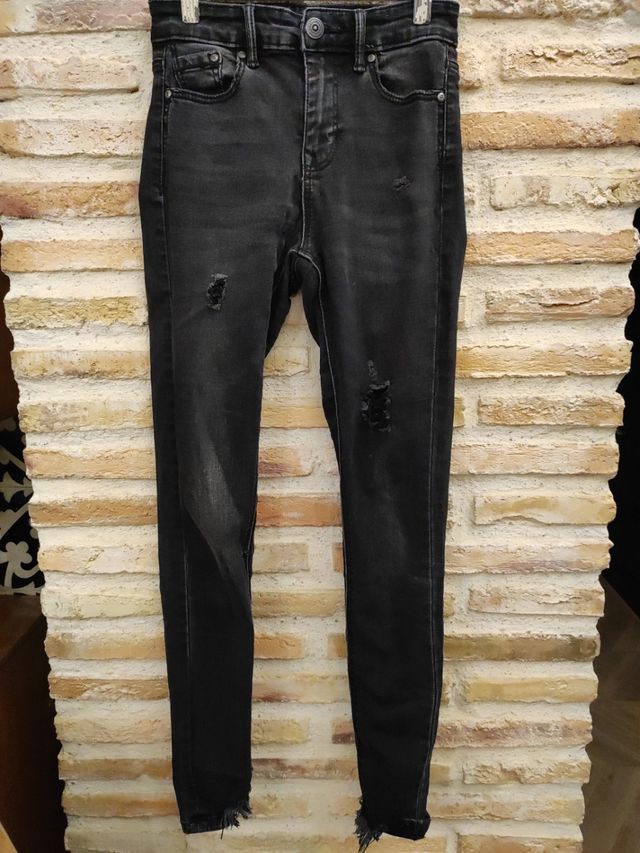 Pitillo negro rotos Stradivarius