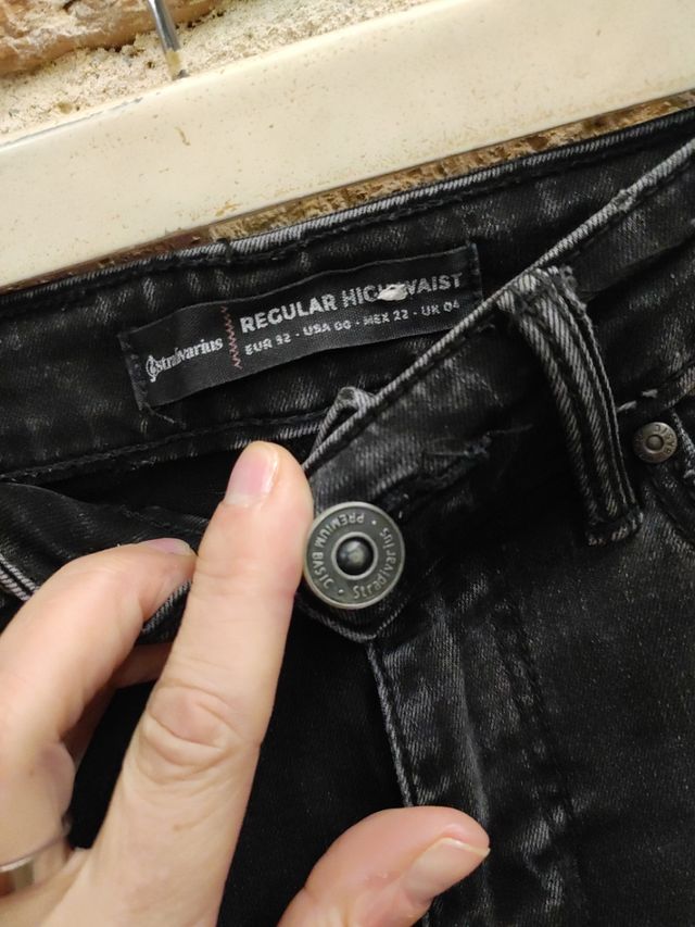 Pitillo negro rotos Stradivarius