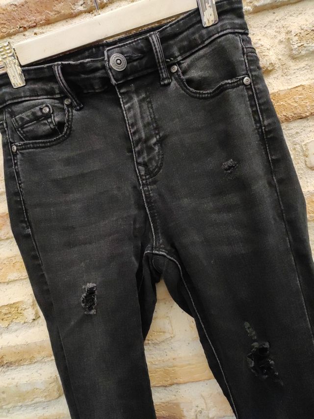 Pitillo negro rotos Stradivarius