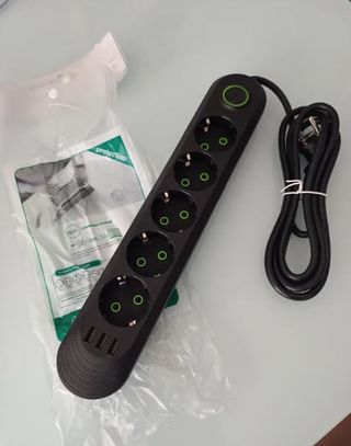 Regleta con protección 5 enchufes +3 USB cable 2m