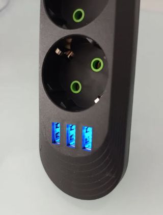 Regleta con protección 5 enchufes +3 USB cable 2m
