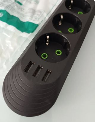 Regleta con protección 5 enchufes +3 USB cable 2m
