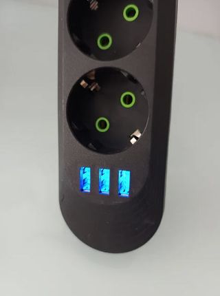 Regleta con protección 5 enchufes +3 USB cable 2m