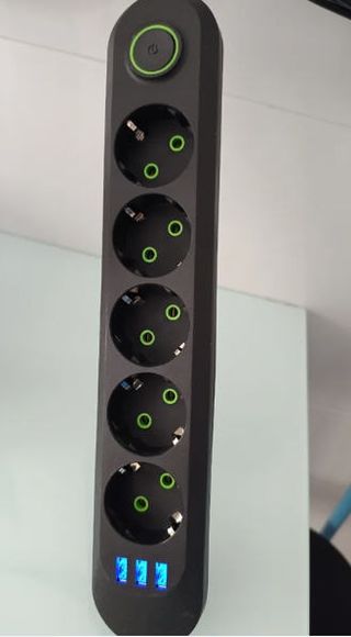 Regleta con protección 5 enchufes +3 USB cable 2m