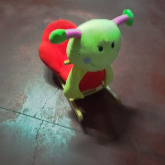 Sedia a dondolo in legno per bambini