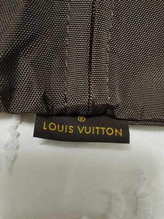 Portatrajes plegable. Louis vuitton