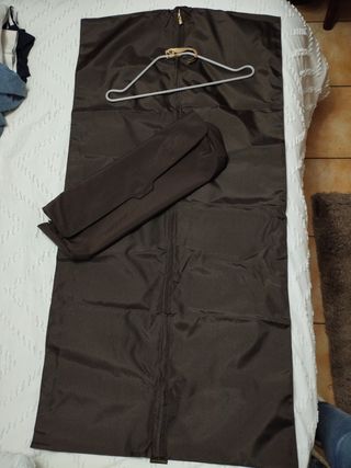 Portatrajes plegable. Louis vuitton