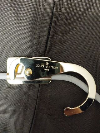 Portatrajes plegable. Louis vuitton