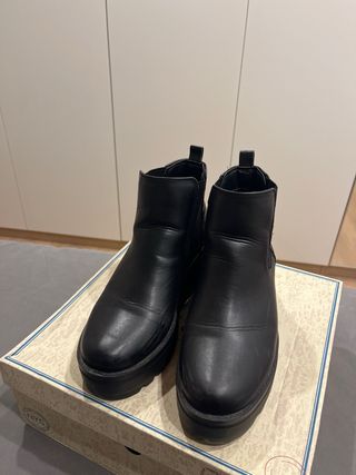 Botin con plataforma negro de piel