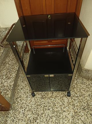 Camarera acero y cristal 
