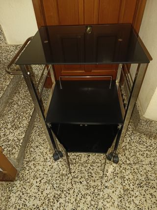 Camarera acero y cristal 