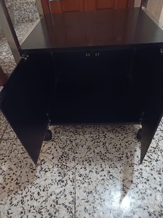 Camarera acero y cristal 