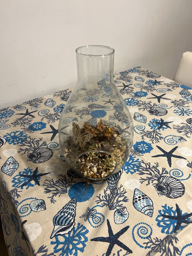 Botella de vidrio con agujero