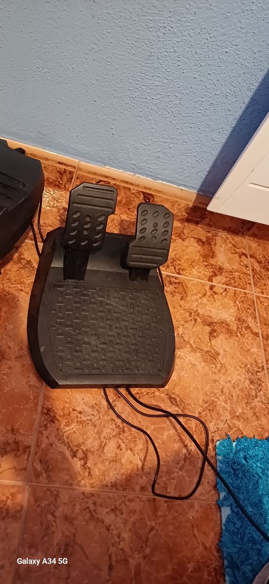 volante thrustmaster