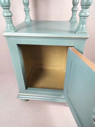 Mesa auxiliar restaurada antigua