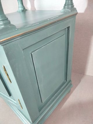 Mesa auxiliar restaurada antigua