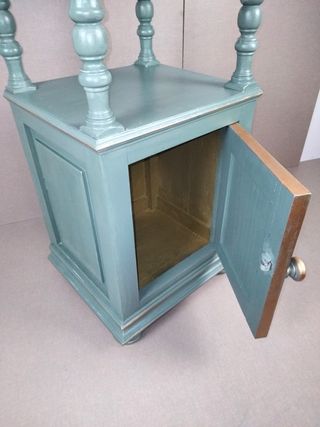 Mesa auxiliar restaurada antigua