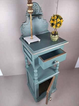 Mesa auxiliar restaurada antigua