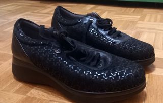 Zapatos negros con cordones