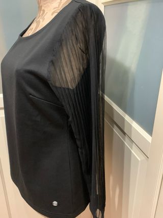 Camiseta negra transparencias