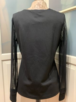 Camiseta negra transparencias