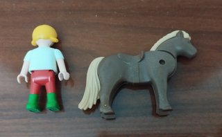 Niña a caballo Playmobil