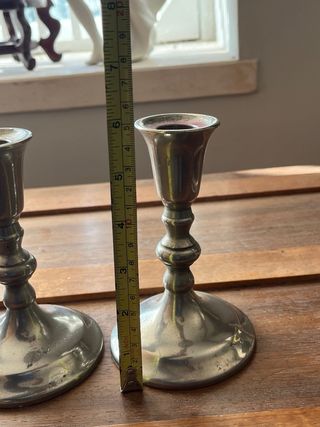 Par de castiçais em metal