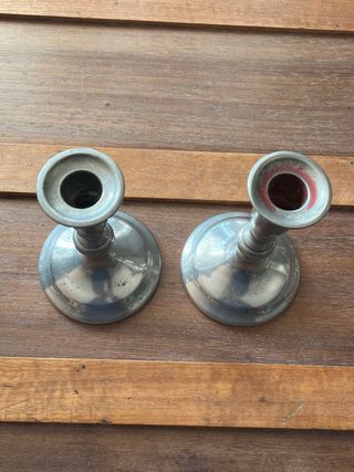 Par de castiçais em metal