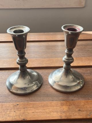 Par de castiçais em metal