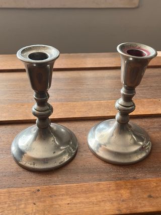 Par de castiçais em metal