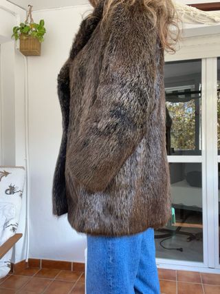 Abrigo imitacion Nutria Practicamente nuevo.
