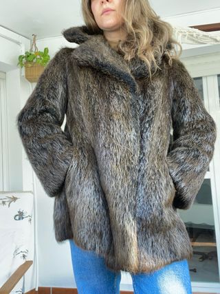 Abrigo imitacion Nutria Practicamente nuevo.