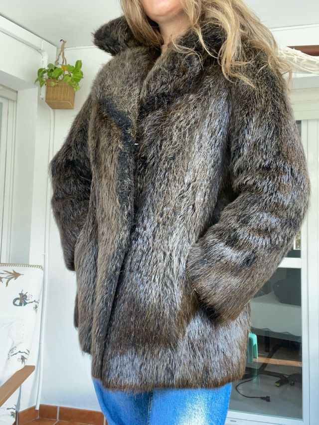 Abrigo imitacion Nutria Practicamente nuevo.