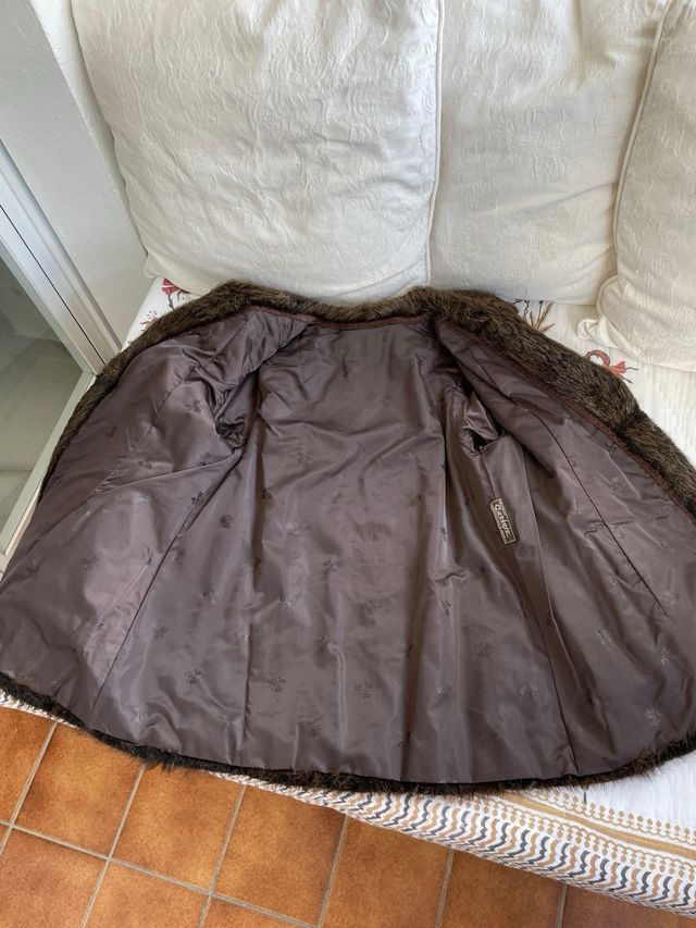 Abrigo imitacion Nutria Practicamente nuevo.