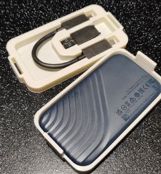 Estuche WD my passport SSD + cables