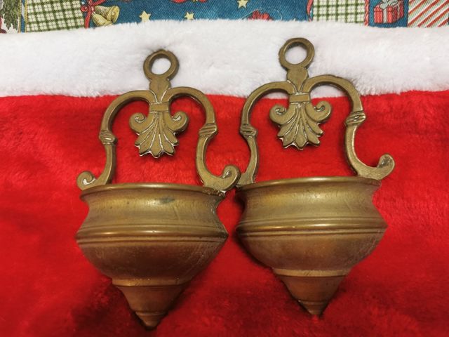 Acquasantiera in ottone. Da appendere