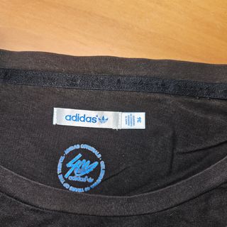 Camiseta negra adidas lentejuelas