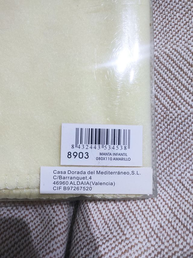Mantita marca Casa Dorada. 80x110cm 