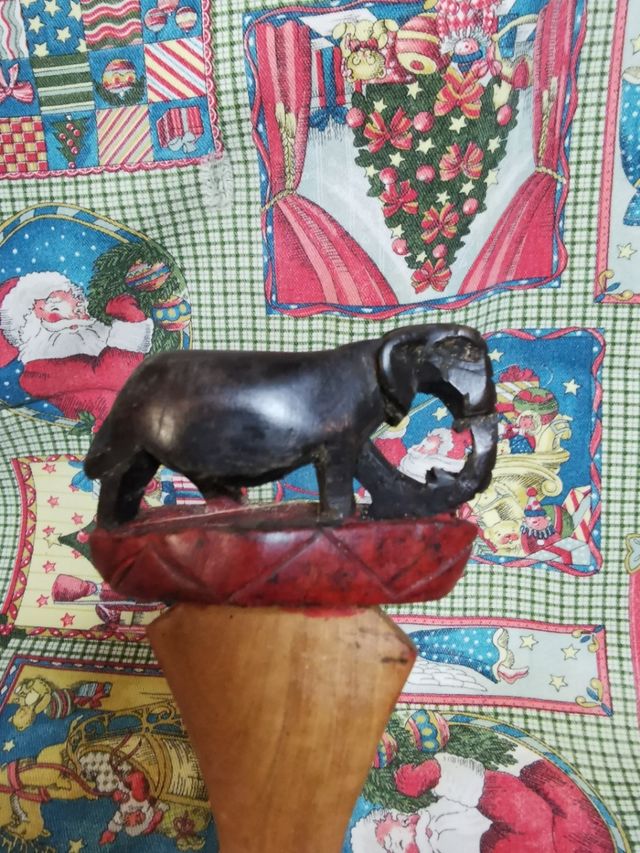 Scultura africana, treppiede in legno 