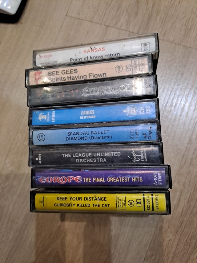 8 cintas casete pop internacional