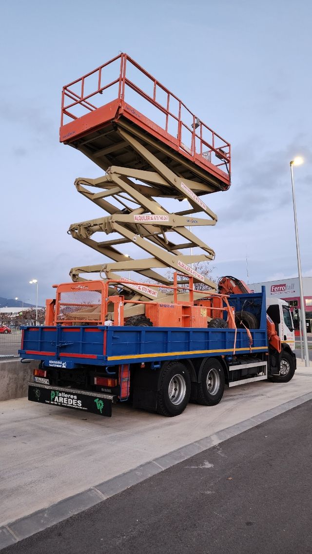 Portes pesados en camion con grua 12T en Ibi